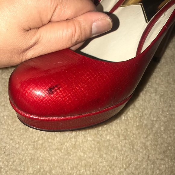 Preloved Shiny red Gorgeous heels 👠 Michael Kors - Picture 5 of 7